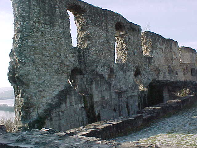 268 - DES MURS QUI ONT TRAVERSE LES AGES.jpg